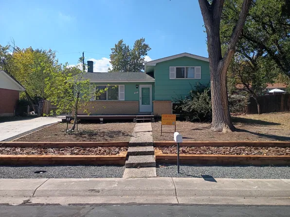 387 S Queen Cir, Lakewood, CO 80226