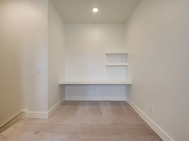 2101 Dax Ln — Photo 36