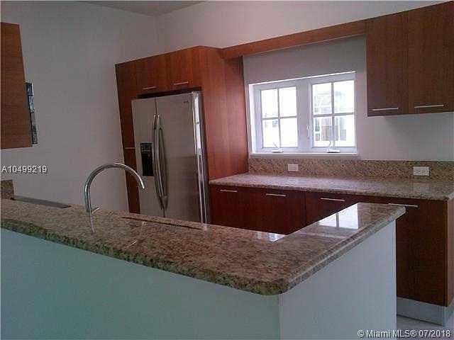 1st image of 18447 NE 27th Pl