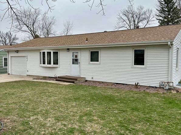 891 Winnie Ave, Windom, MN 56101