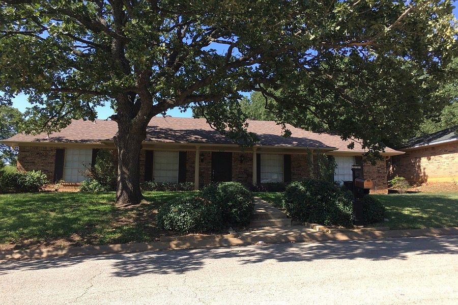 1st image of 837 Skylark Dr