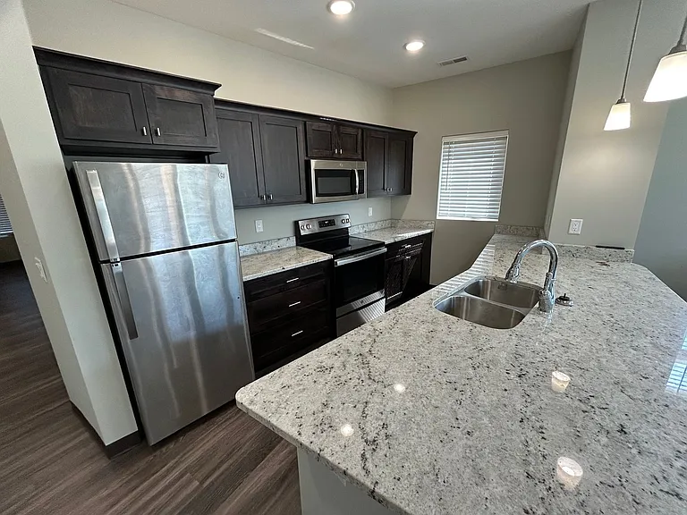 302 E Clark St — Photo 31