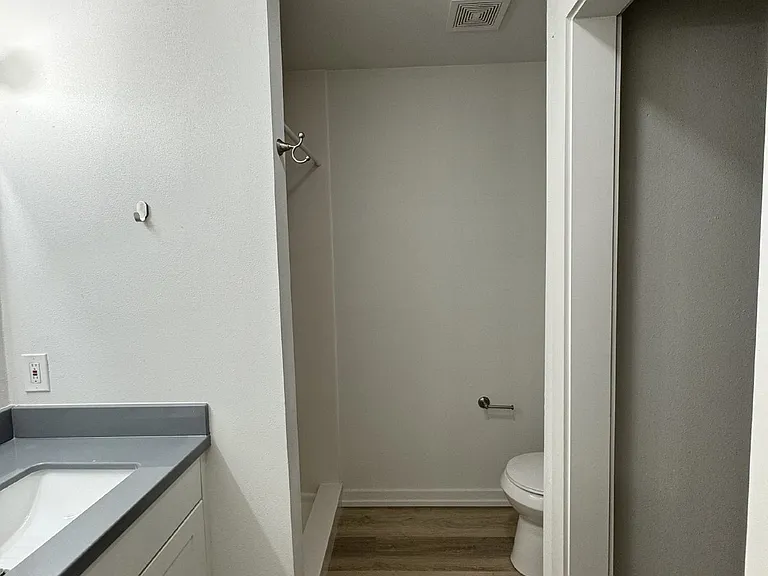 700 Hines Ave — Photo 21