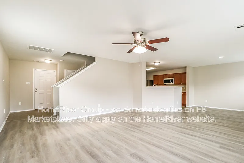 3 bed, 2.5 bath, 1886 sqft, $2,025 — Photo 3
