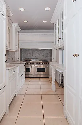 Rented by Perry Associates NYC Inc | media 38