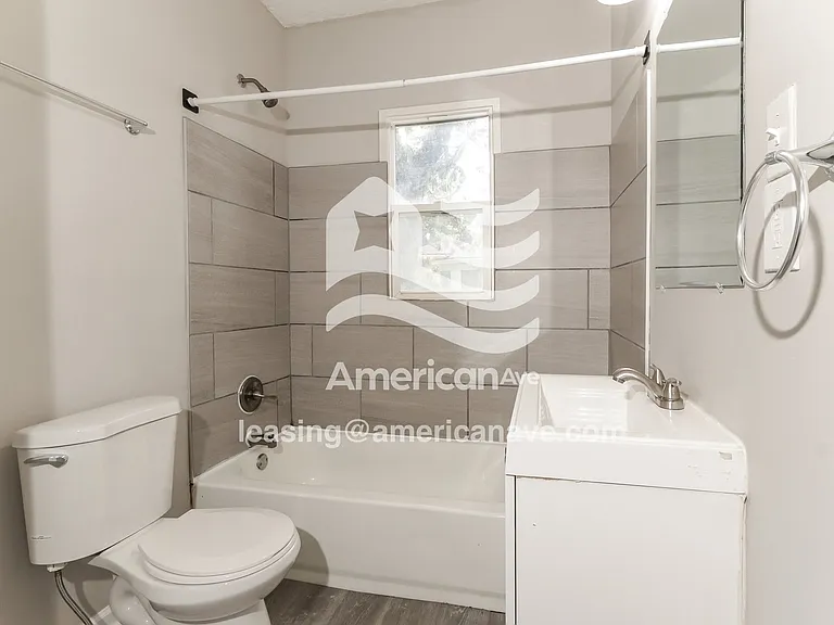 636651_013_bathroom_13.jpg