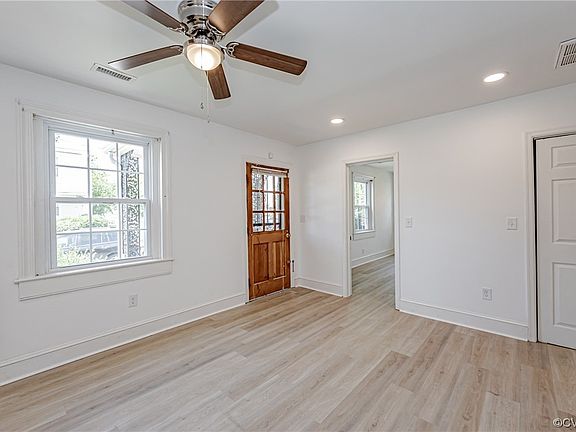 4th image of 1107 Melville St