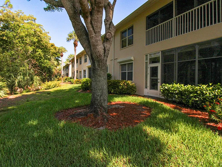 817 Carrick Bend Cir #101 — Photo 49