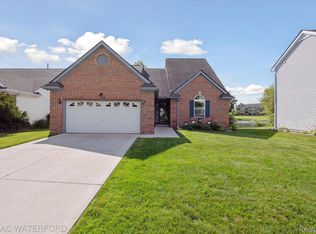 1251 Oaklawn Dr, Pontiac, MI