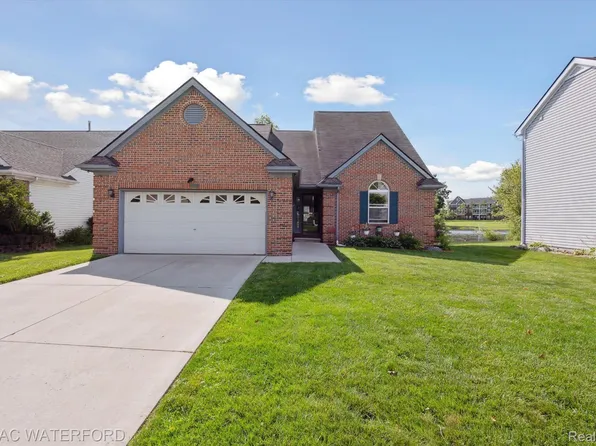 1251 Oaklawn Dr, Pontiac, MI 48341