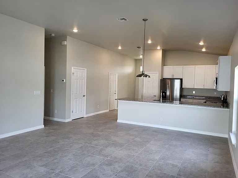 467 NE 1st Ave — Photo 32