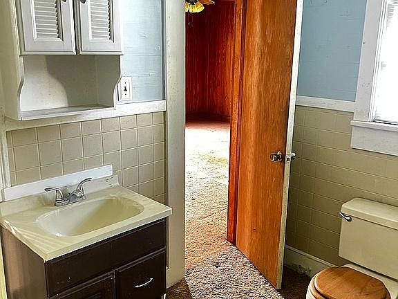 Downstairs Bathroom 