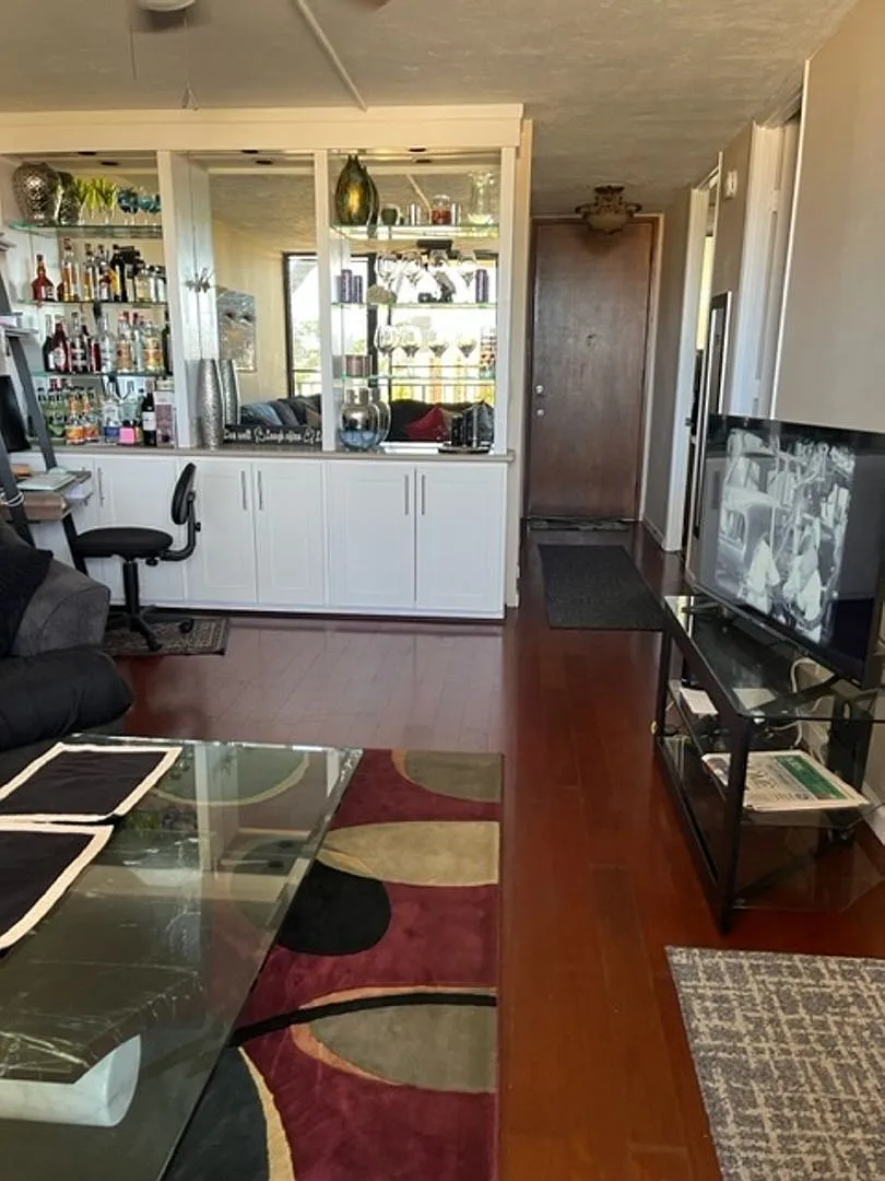 Charming 2BR Condo in Honolulu — Photo 2