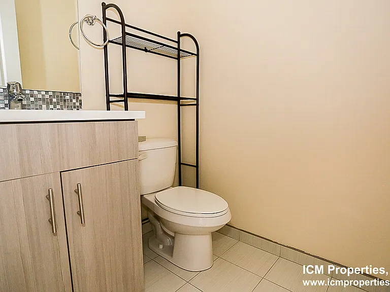 3700 N Wilton Ave #3 — Photo 5