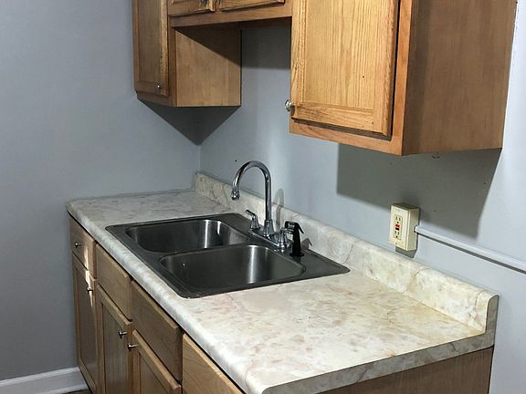 5th image of 697 S 44th St #2