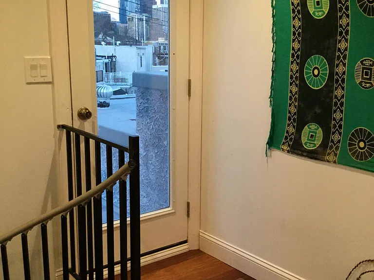 2418A Catharine St — Photo 15