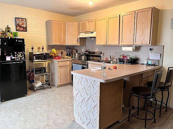 3rd image of 194 Colony Cir