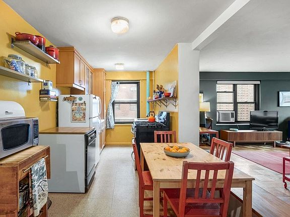 2nd image of 385 Grand St APT L1403