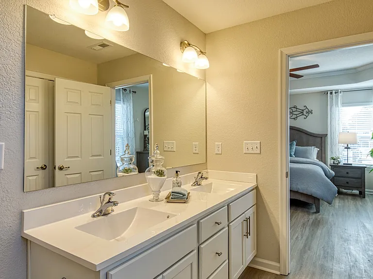 Hillpoint Preserve Townhome Apartments — Photo 38