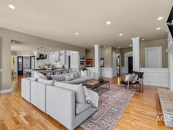 5th image of 3075 W Balata Ct