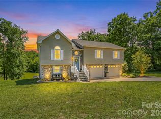 3104 Zion Church Rd, Hickory, NC 28602
