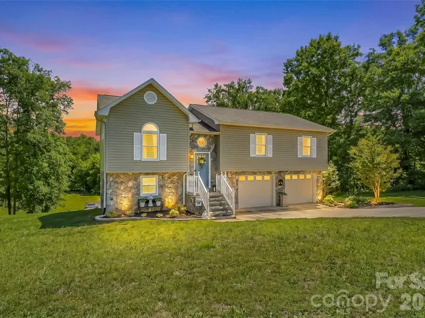 3104 Zion Church Rd, Hickory, NC 28602