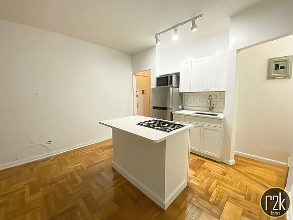 4th image of 2828 29th St APT D8