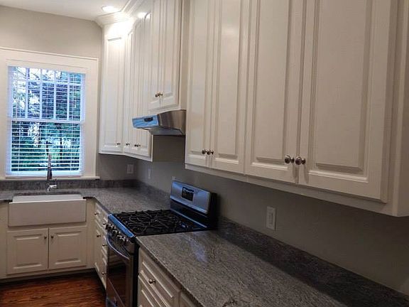 4th image of 410 Ashley Ave