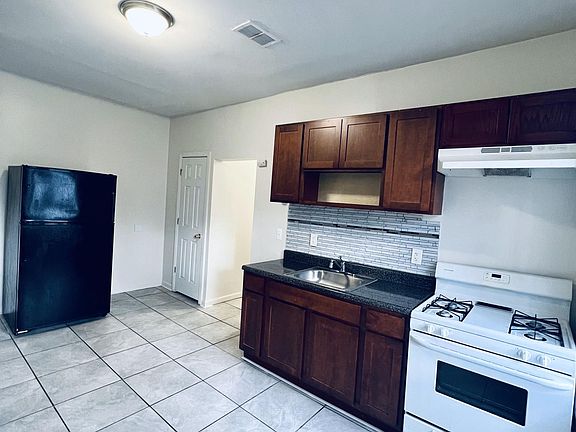 2nd image of 291 Smith St #3