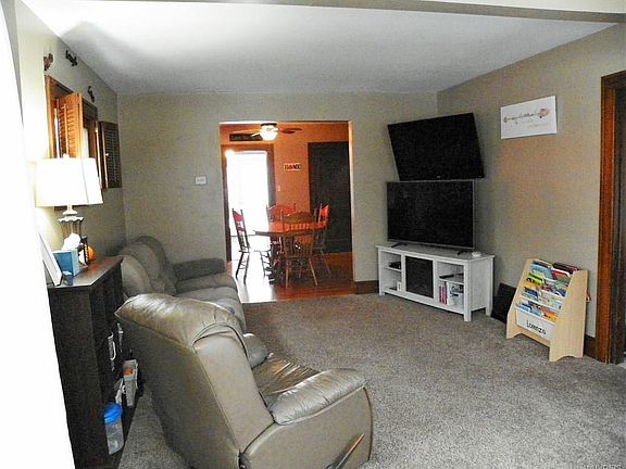 4th image of 2450 Weston Ave