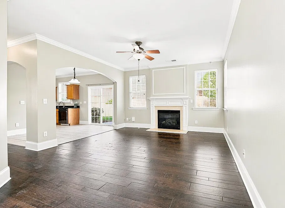 4 bed, 2.5 bath, 1926 sqft, $2,070 — Photo 4