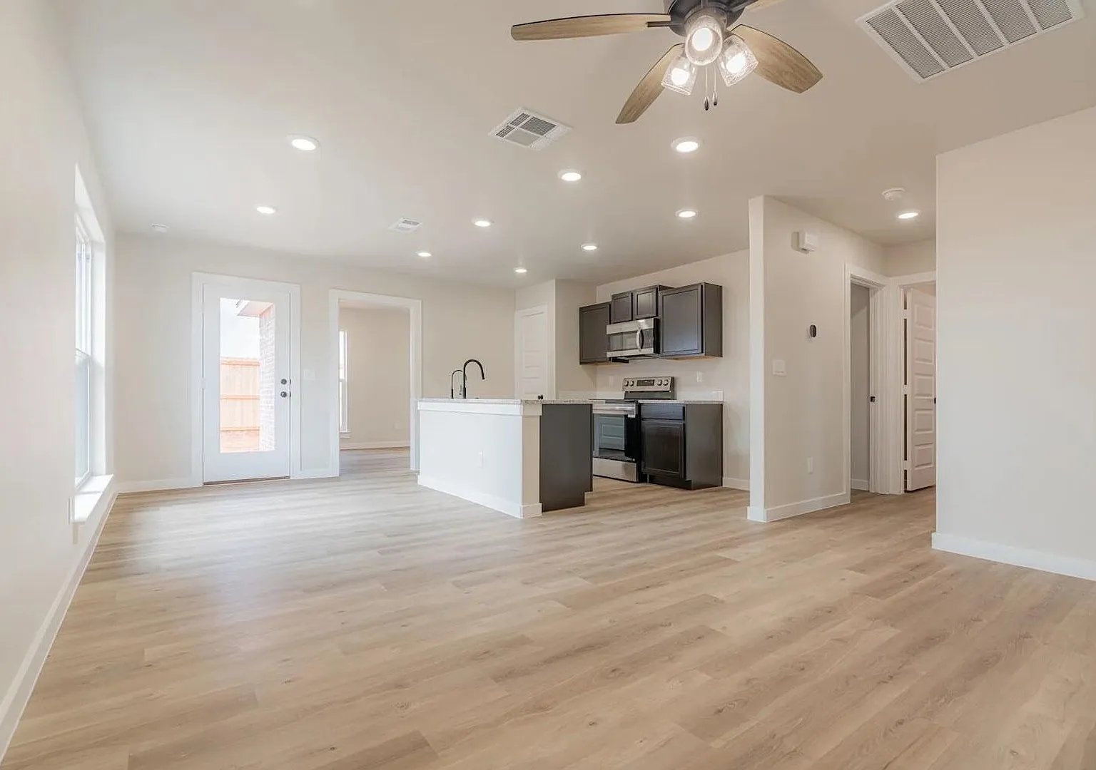 Charming 3 Bedroom Home in Frenship ISD — Photo 2