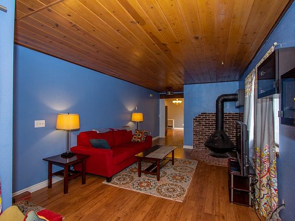 5th image of 404 Tetley Ln