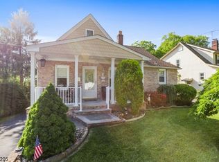 7 Woodland Ter, Livingston, NJ 07039