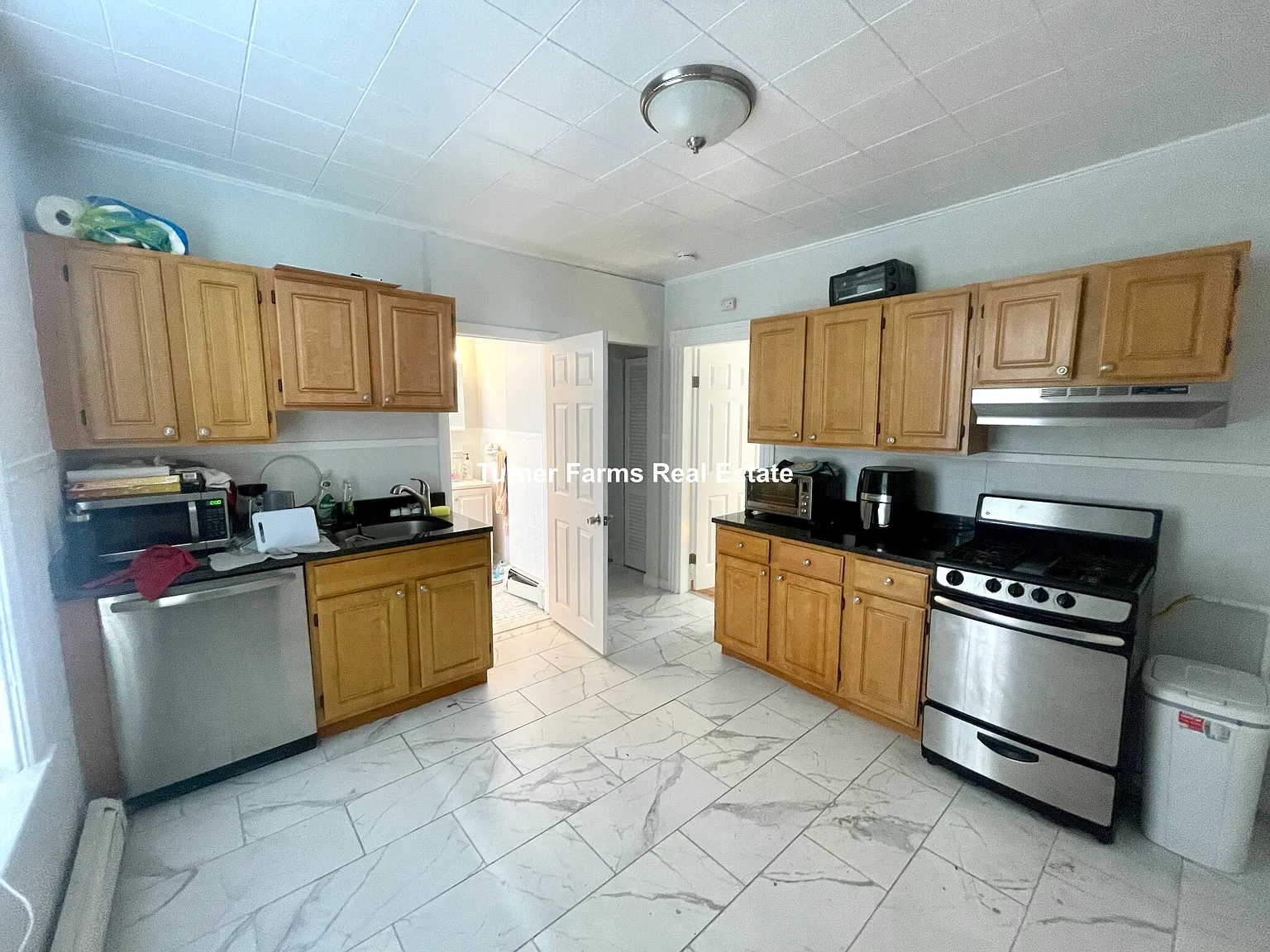 3 bed, 9999 sqft, $3,000 — Photo 1