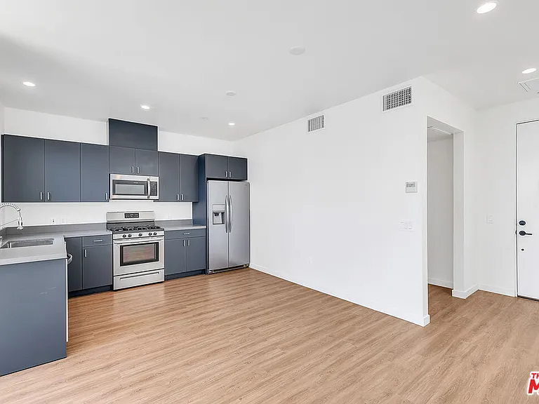 747 Lillian Way #7 — Photo 4