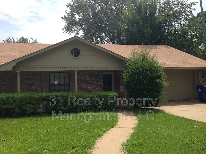 3 bed, 2.0 bath, 1546 sqft, $1,695 — Photo 2
