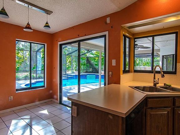 4th image of 2747 Horseshoe Dr
