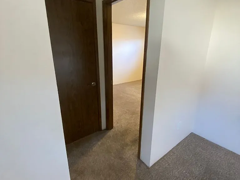 1 Bedroom 1 Bathroom at Hollywood Park Apartments — Photo 11