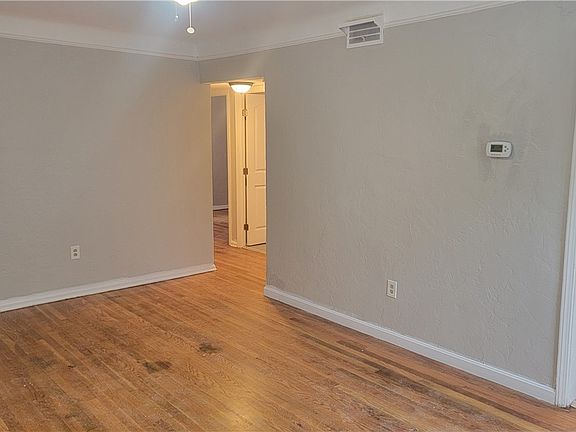 3rd image of 23671 Hartland Dr