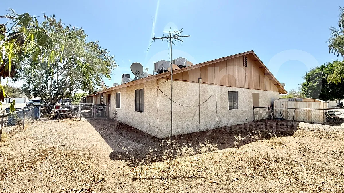 Building Photo - 404 E Quail Ave #3
