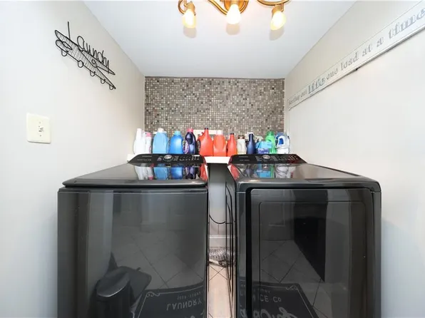 32 Belair Lane image 5 of 37