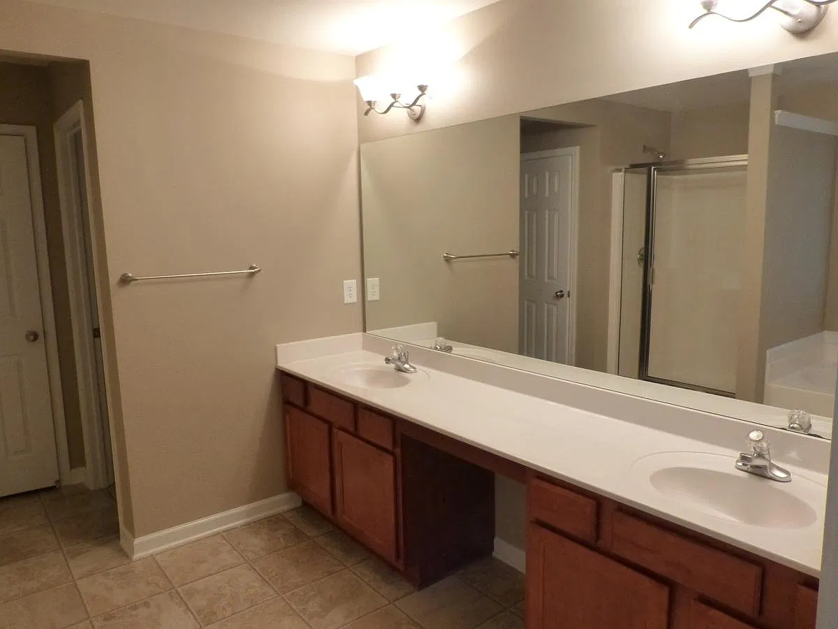 3695 Crowchild Drive — Photo 3