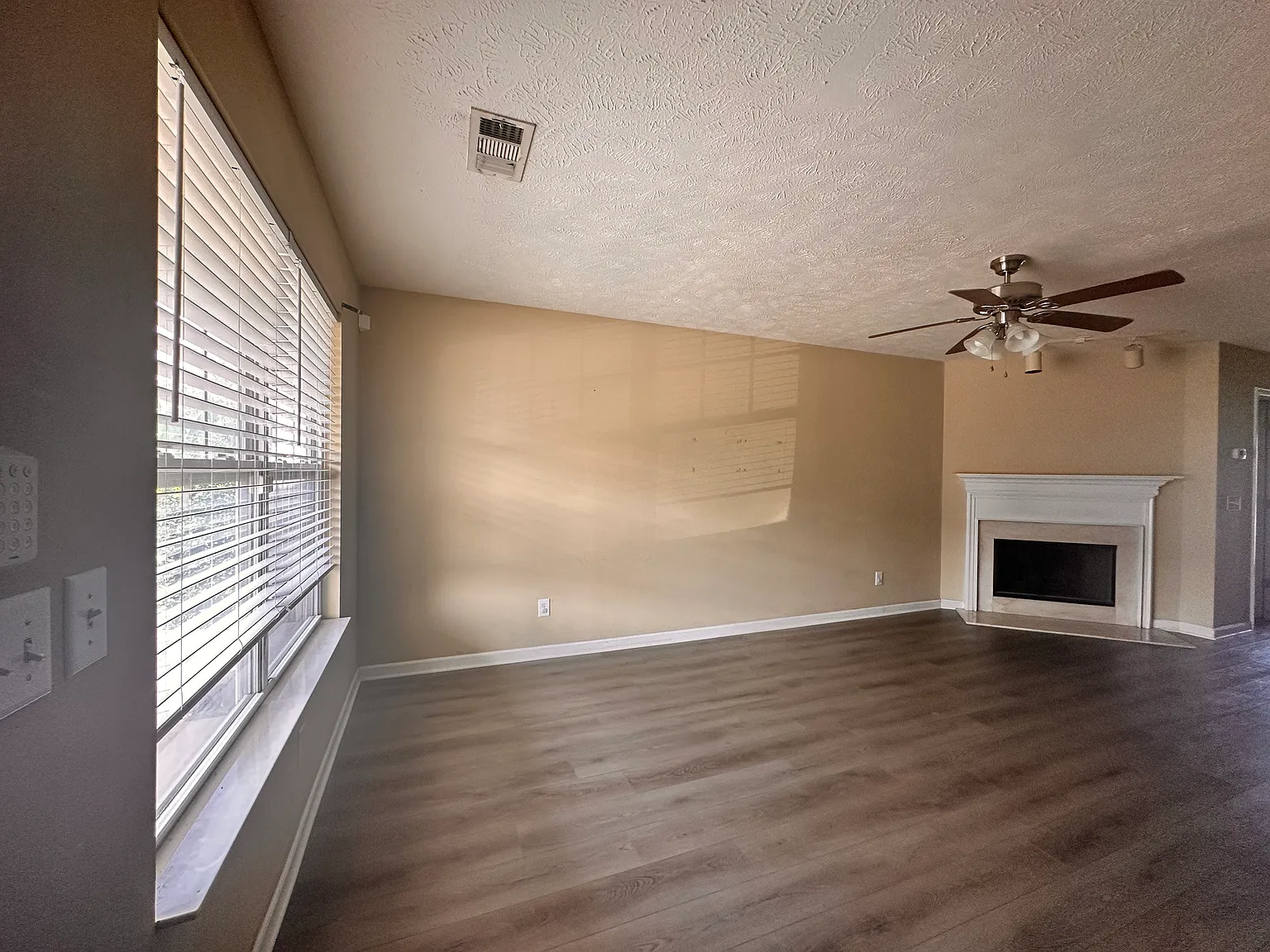 2 bed, 1216 sqft, $1,650 — Photo 4
