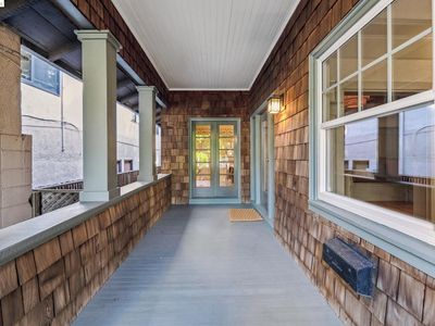 391 Alcatraz Ave, Oakland, CA, 94618