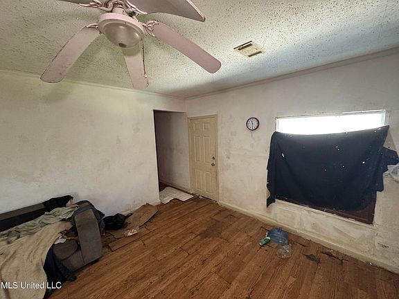 5th image of 6106 E Forrest St