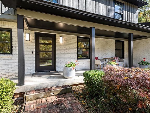 3rd image of 621 S Pleasant Ridge Rd