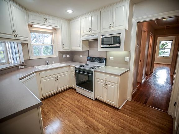 5th image of 245 E Fair Oaks Pl