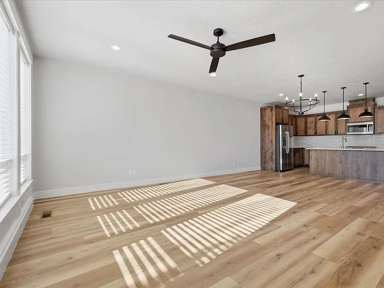 6252 N Holly Springs Ln — Photo 3
