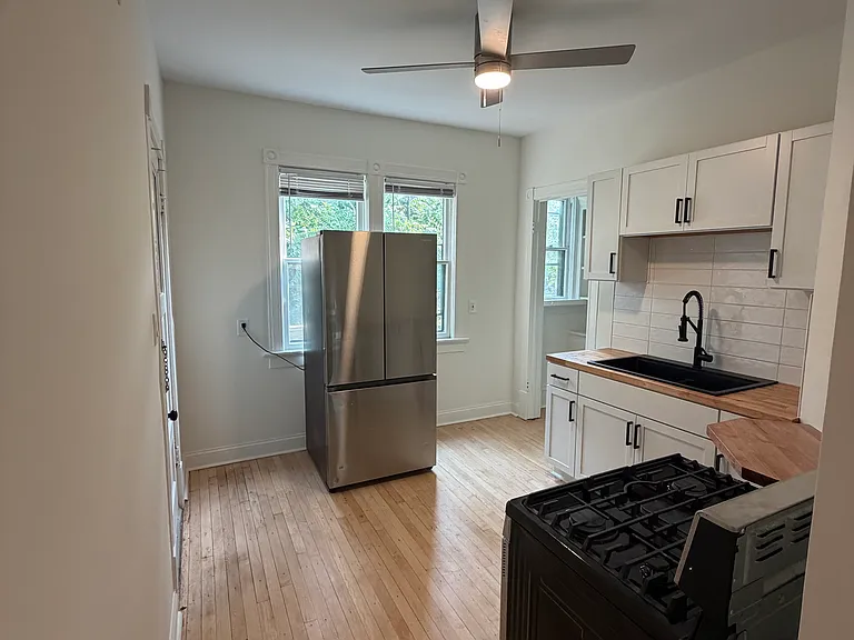 E Belleview Pl — Photo 2
